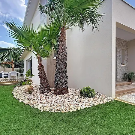 Neuve Jacuzzi - Proche - Famille & Calme Villa *